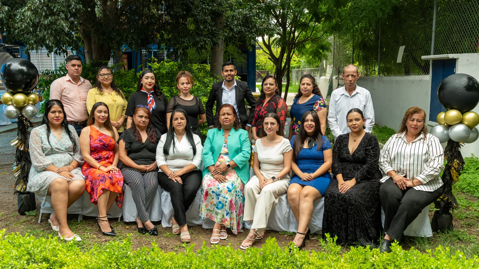 Equipo Directivo y Docente de la Escuela Roberto Cuéllar García
