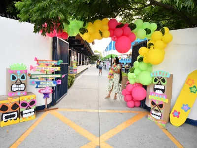 Fachada e Instalaciones Escolares